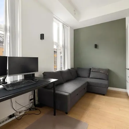 Luxe Royal King Bed Stylish Apartment *