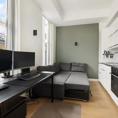 Luxe Royal King Bed Stylish Apartment
